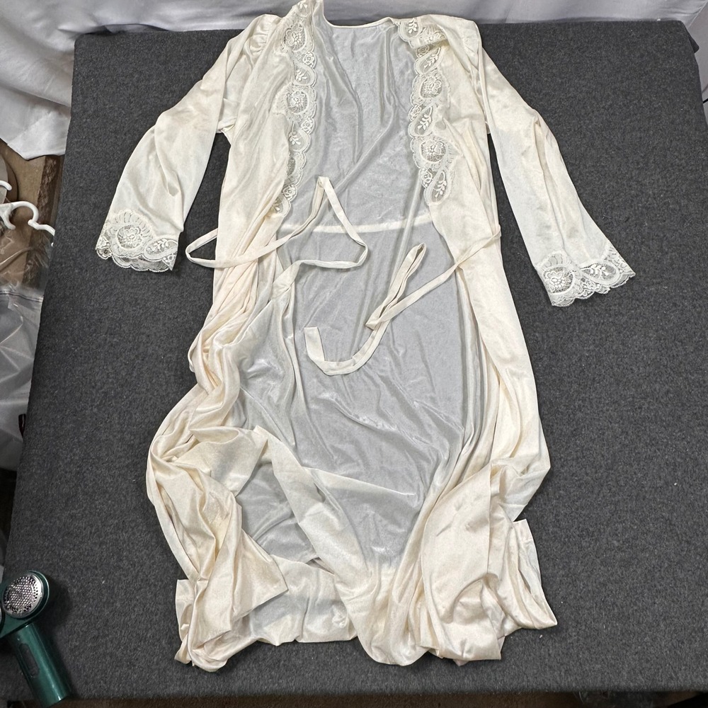 Vintage Olga Peignoir Robe Ivory Lace Long Gown Wrap Nylon Size M USA